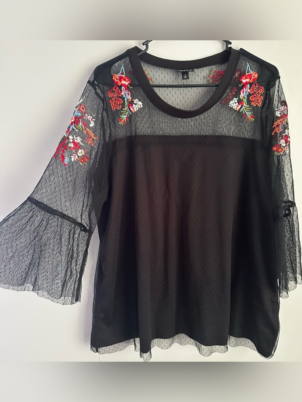Torrid 2 mesh embroidered black top bell sleeve 2x women’s 2xl shirt - Picture 1 of 7